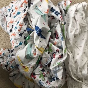 4 pbk cribs sheets and 1 matching pillowcase